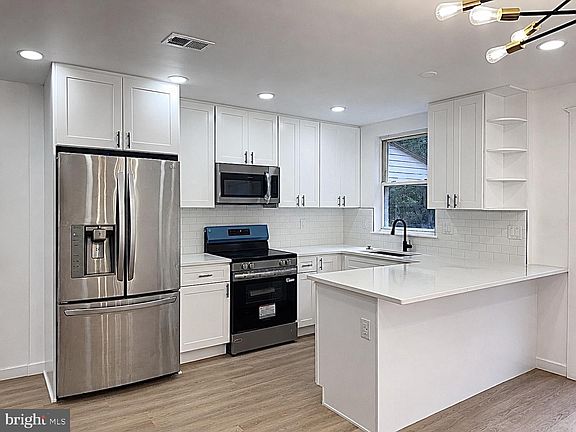 4th image of 742 Fairfax Rd