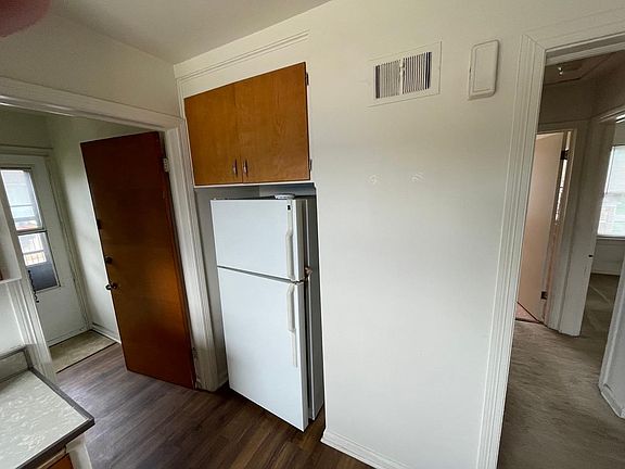 2nd image of 102 N Elm Ave #2