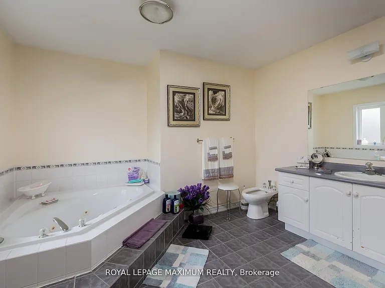 195 Gidleigh Park Cres W — Photo 15