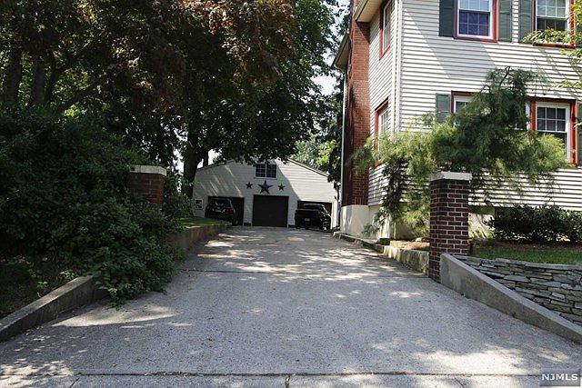 1st image of 157 Holland Ave
