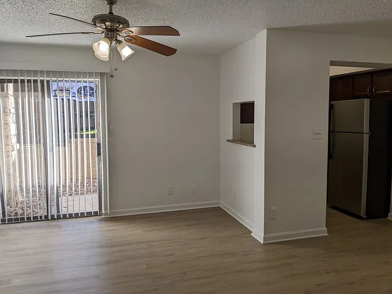 Townhollow Apartments — Photo 21