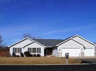 W6042 Paige Way, APPLETON, WI 54915