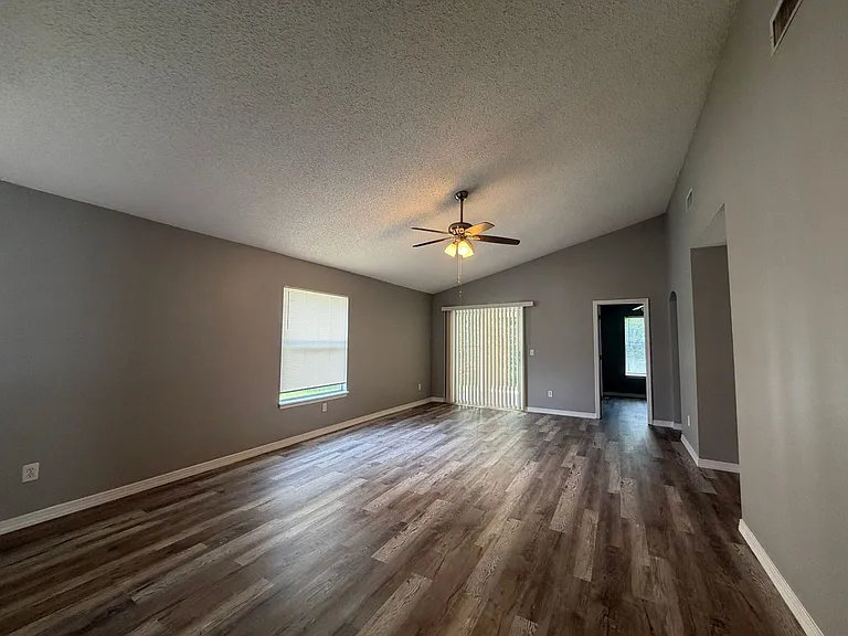 4339 Hanging Moss Dr — Photo 2