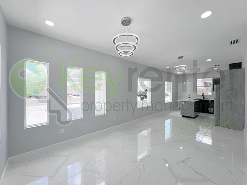 829 N Woodson Ave #4 Photo 1 829 N Woodson Ave #4 Photo 1