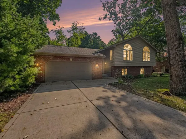8647 Magnolia St, Saint John, IN 46373