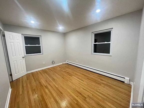5th image of 1094 Bergen Blvd