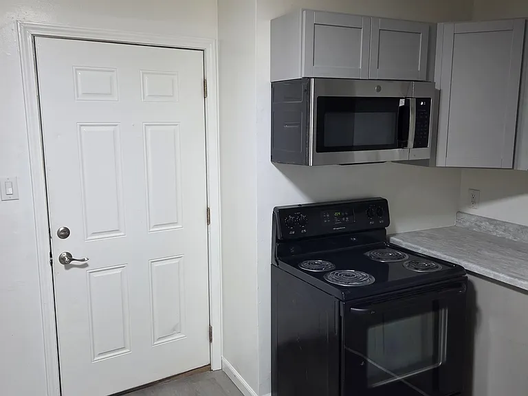 2332 Prospect St #C — Photo 3