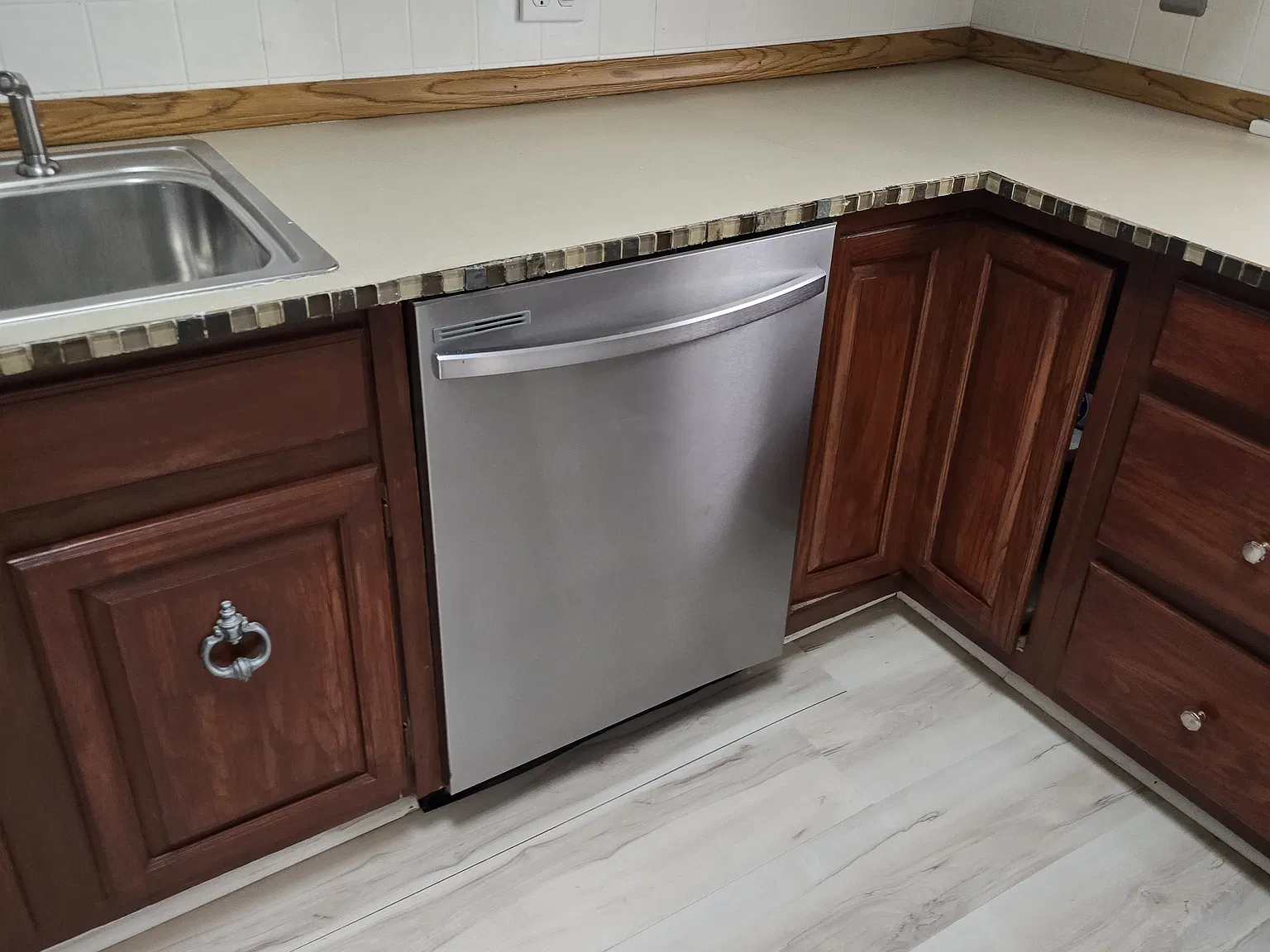 817 S Poplar St — Photo 3