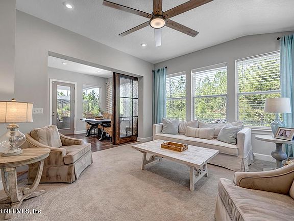 3rd image of 385 GLENNEYRE Circle