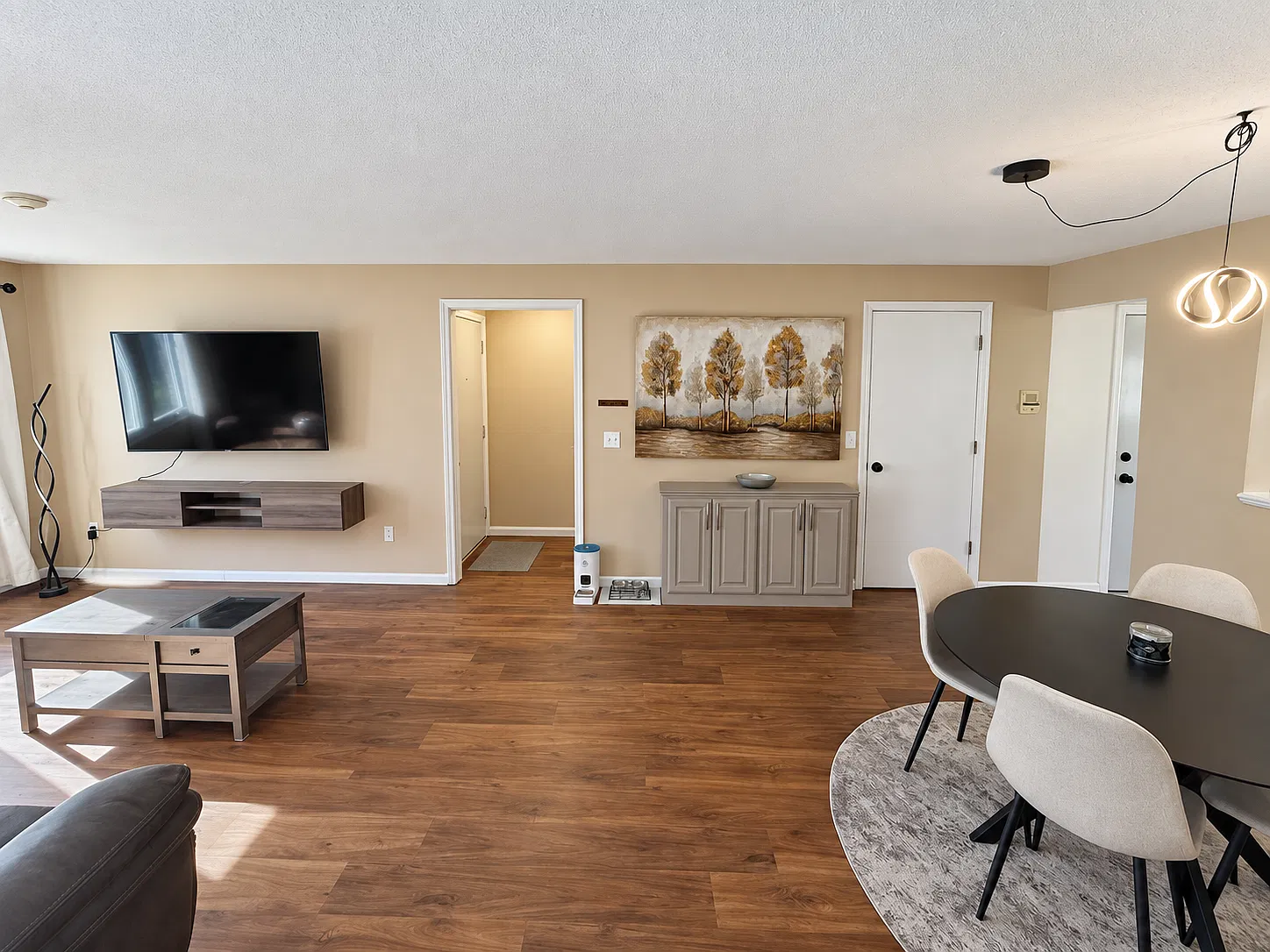 2 bed, 888 sqft, $1,800 — Photo 2