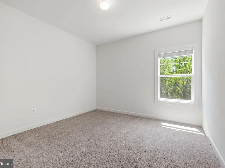 301 Kingdom Dr — Photo 77