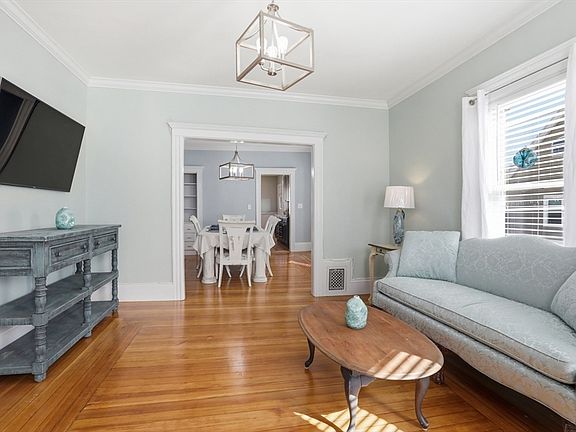 3rd image of 4 Valley Rd Unit 4