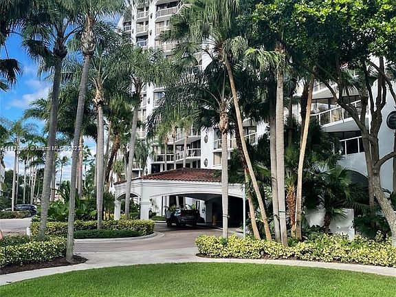 5th image of 3610 Yacht Club Dr APT 401