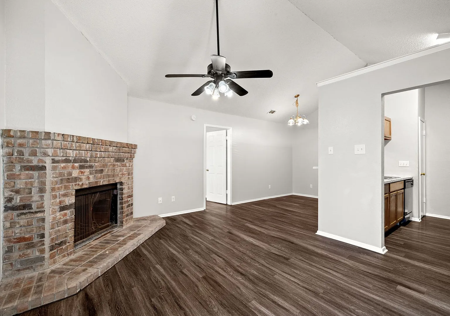 CV-AUS12130 Thompkins — Photo 4