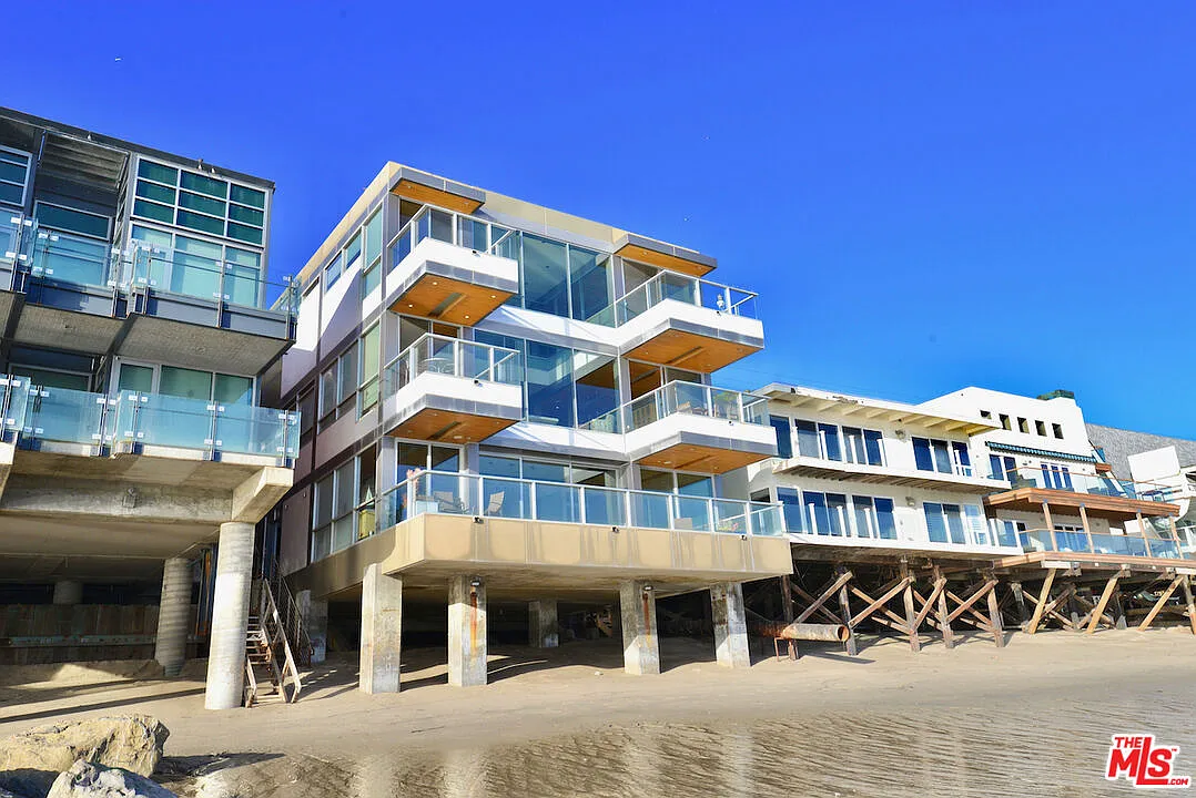 5 bed, 6.5 bath, 5766 sqft, $100,000 — Photo 1