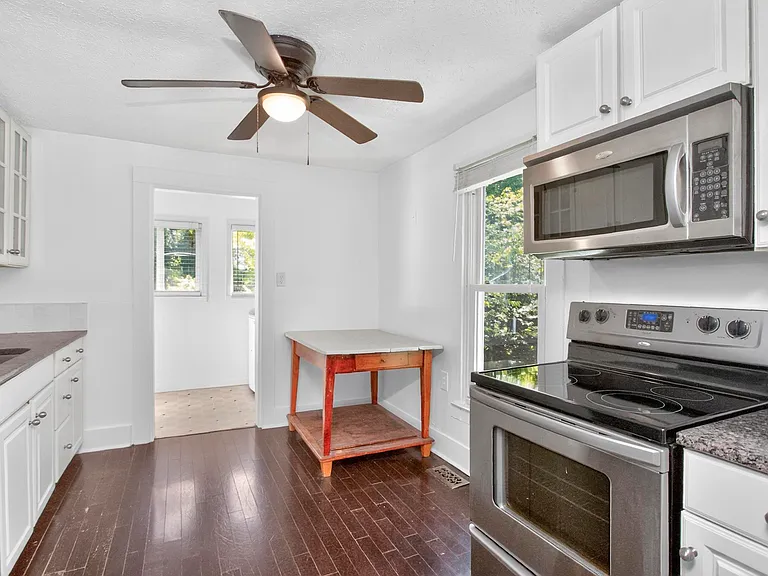 3008 Lakeshore Dr — Photo 11