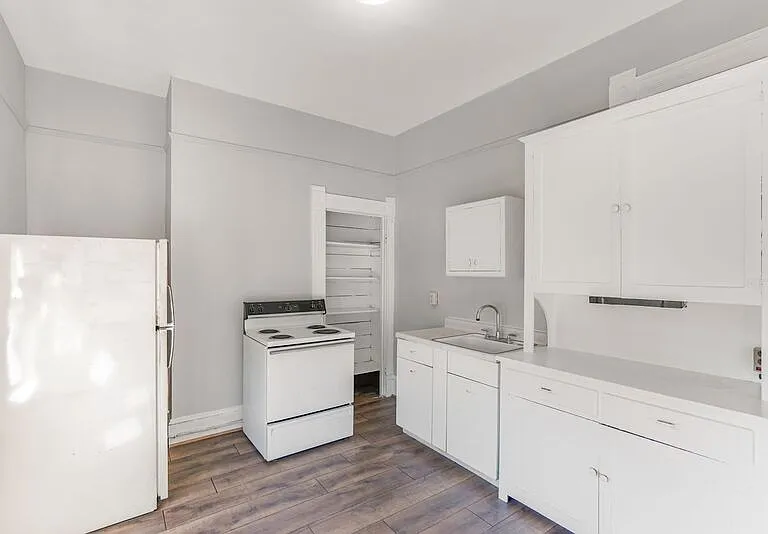 1122 Caroline St #2 — Photo 8