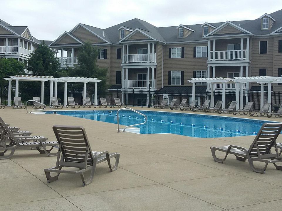 1st image of 2218 Suncrest Vlg #2218