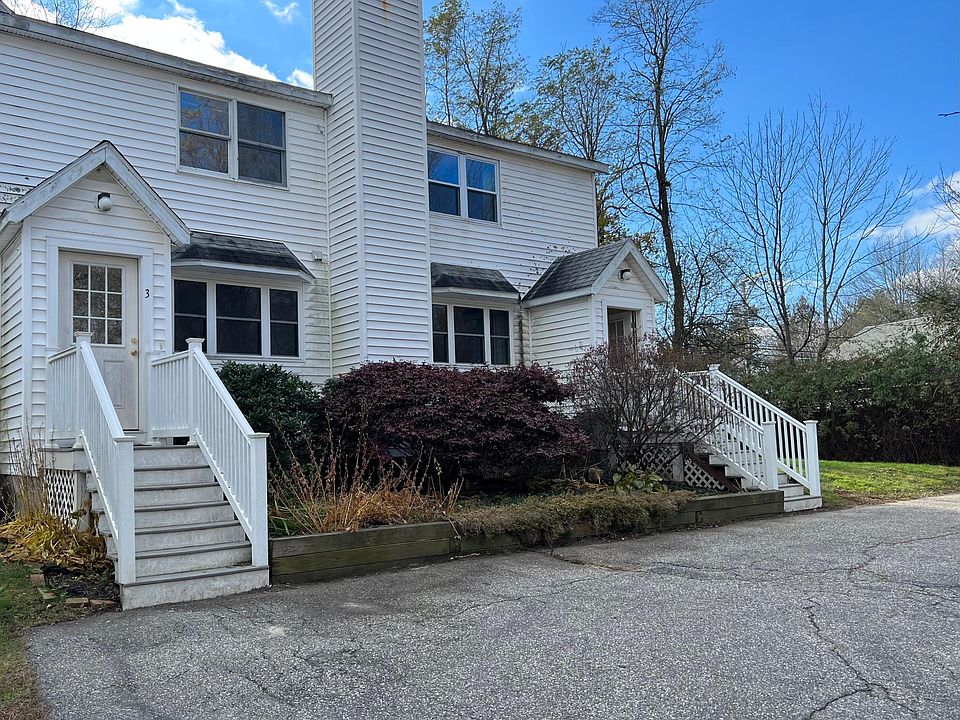 Far right end unit with private side yard