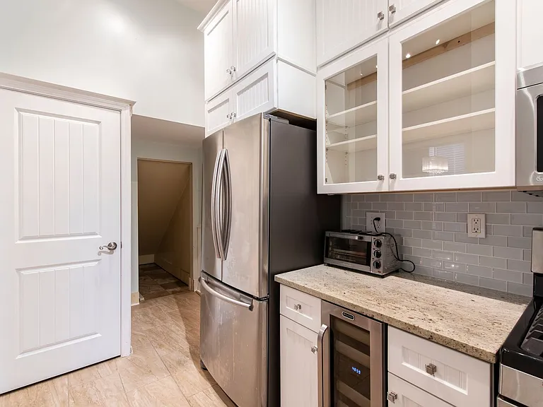 116 E Oak St — Photo 12