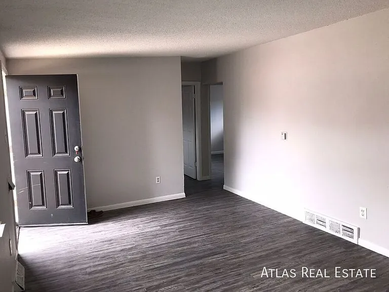 4425 N Elizabeth St — Photo 4