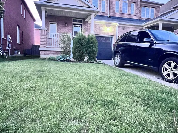 10 Brown Ln, Whitchurch Stouffville, ON L4A 0V2