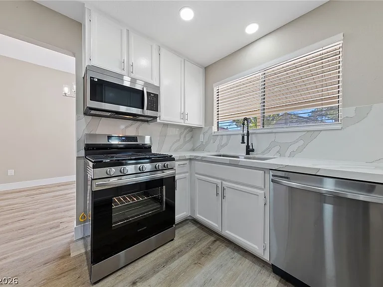 7627 Kalmalii Ave — Photo 11