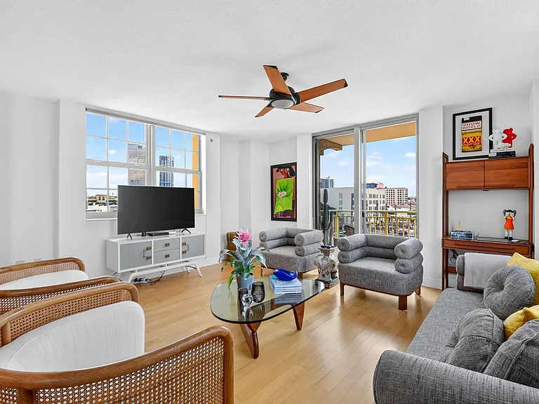 610 Clematis St #424 — Photo 8