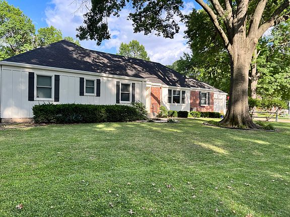2nd image of 4933 Howe Dr