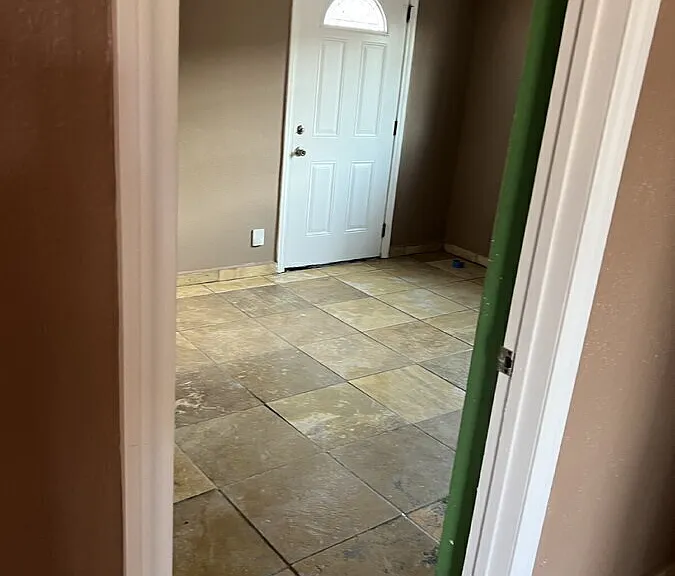 943 W C St — Photo 2