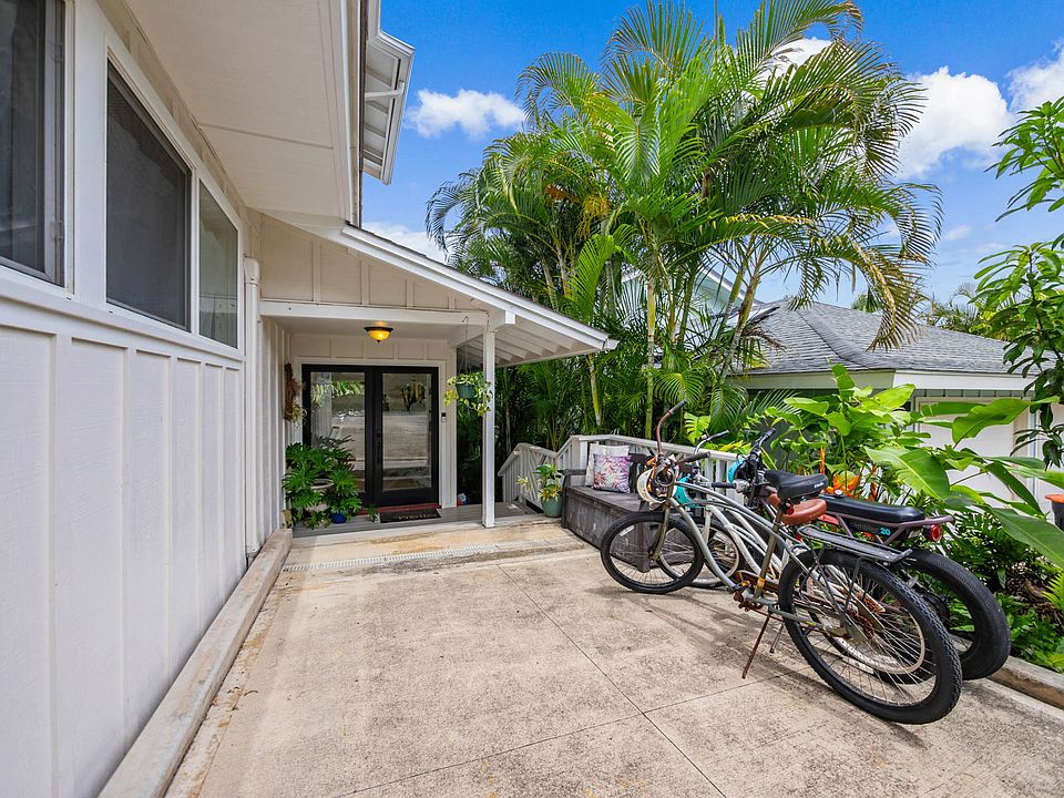 Welcoming covered entryway with etched glass double doors. Property has parking for 3-4 vehicles and plenty of storage for bikes and beach toys.