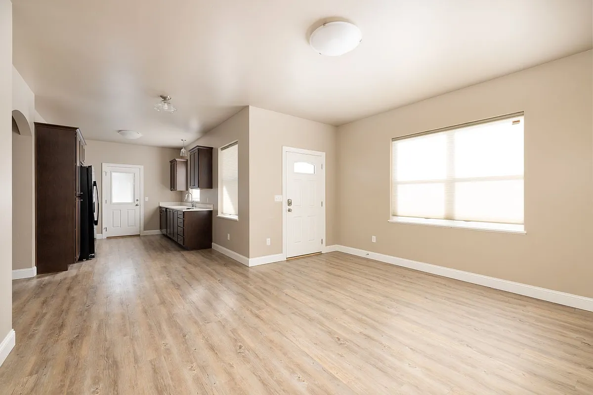 Building Photo - 1441 Chesapeake Ln #2