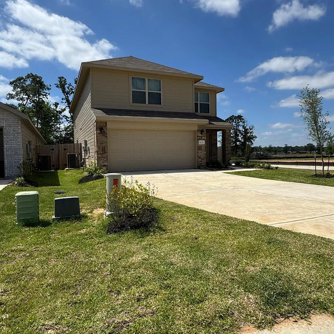 4 bed, 2.5 bath, 2229 sqft, $1,975 — Photo 2