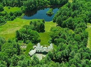 74 Farm St, Dover, MA 02030