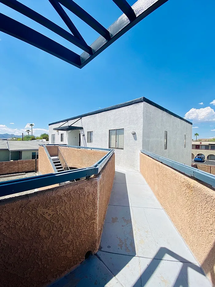 2 bed, 1.0 bath, 775 sqft, $1,300 — Photo 2