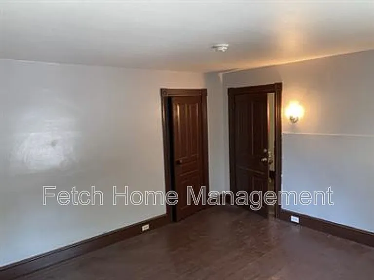 722 E King St #7 — Photo 7