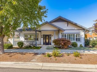 893 Plum Ridge Dr, Ashland, OR 97520