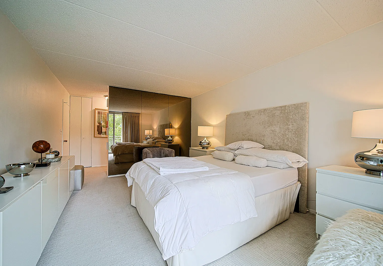 1 bed, 1.5 bath, 1074 sqft, $3,400 — Photo 3