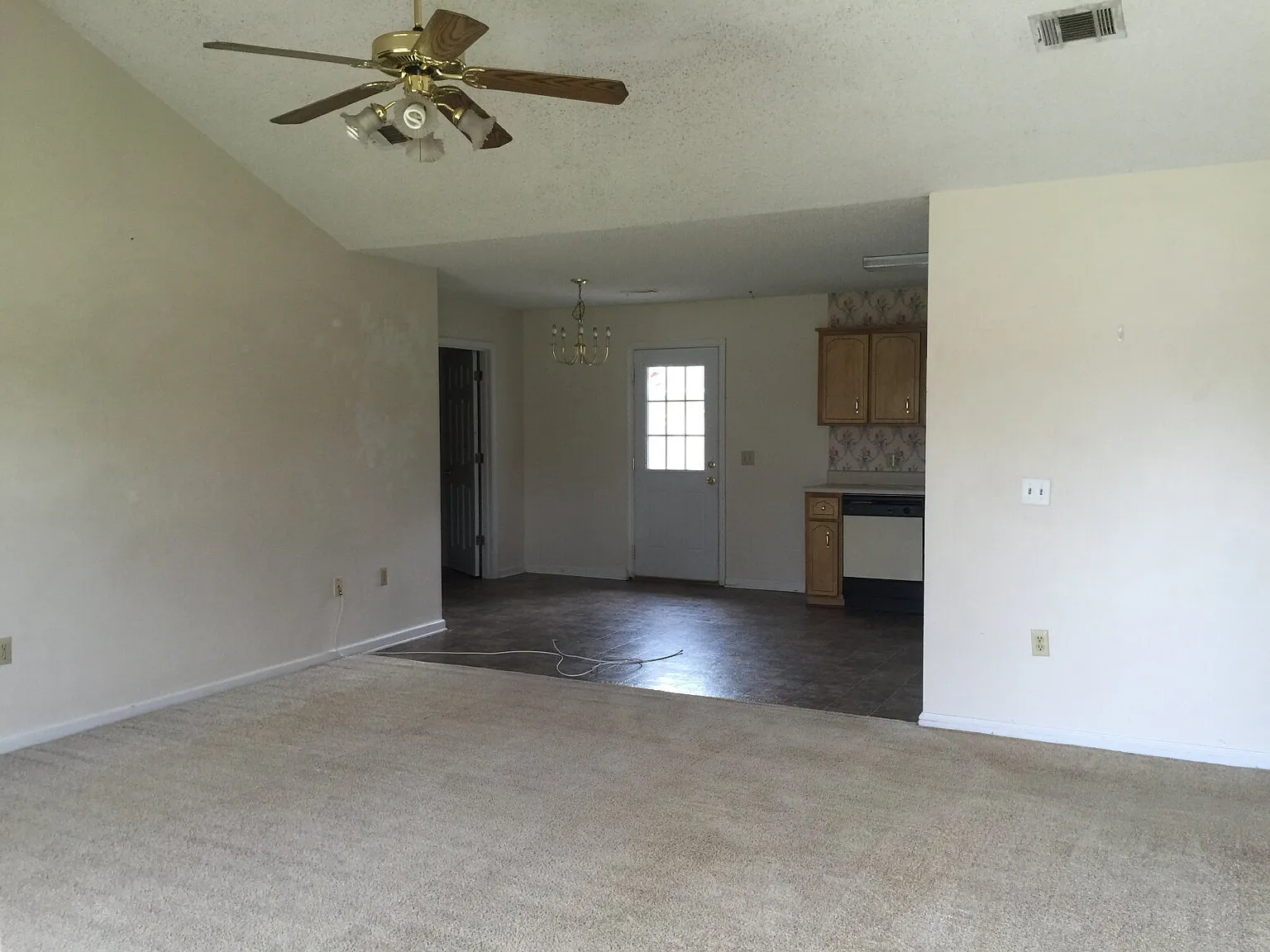 3 bed, 2.0 bath, 1092 sqft, $1,600 — Photo 3