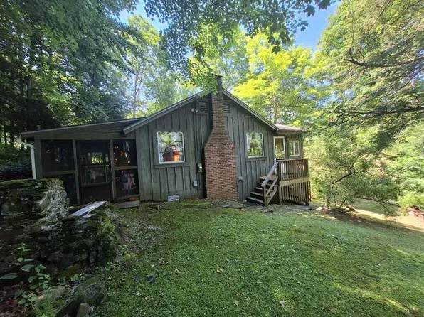 14 Mahkeenac Rd, Stockbridge, MA 01262