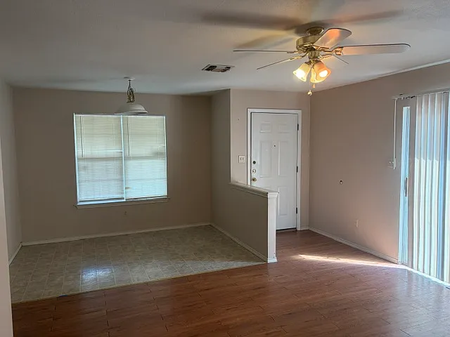 2412 Becker St — Photo 2