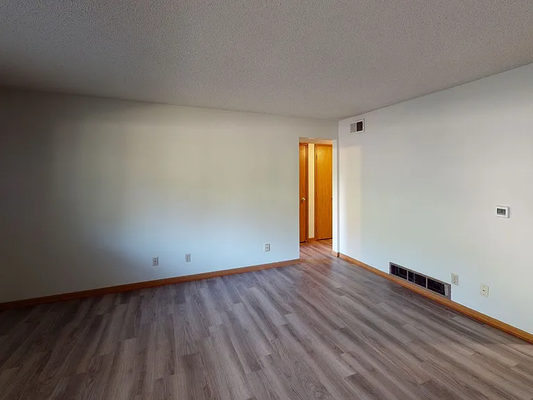 263 N Hyland Ave — Photo 2