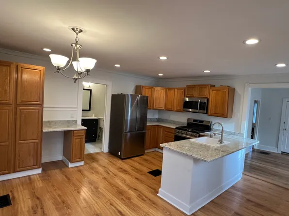 2 Blossom St #A, Leominster, MA 01453