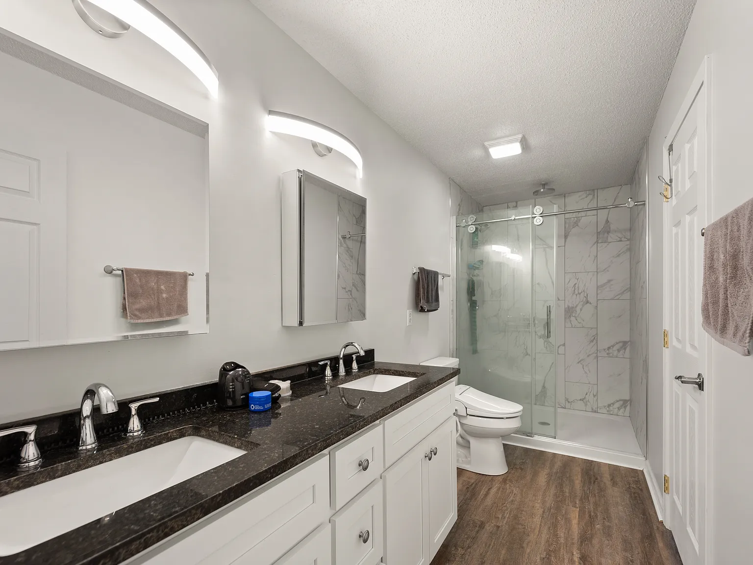 2 bed, 1.5 bath, 1400 sqft, $1,450 — Photo 3