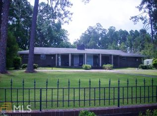 201 W Meadowlake Pkwy, Swainsboro, GA 30401