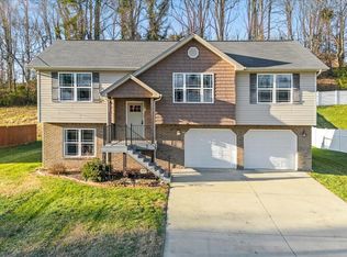 124 Grove Dr, Kingsport, TN 37663