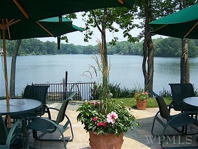 Welcome to Townhouses at Lake Isle 