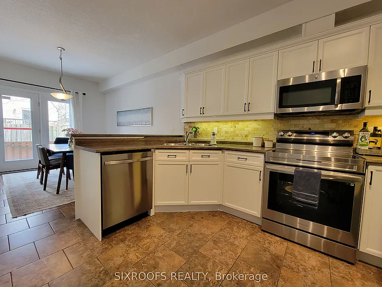 2089 Beaverbrook Ave #12 — Photo 11