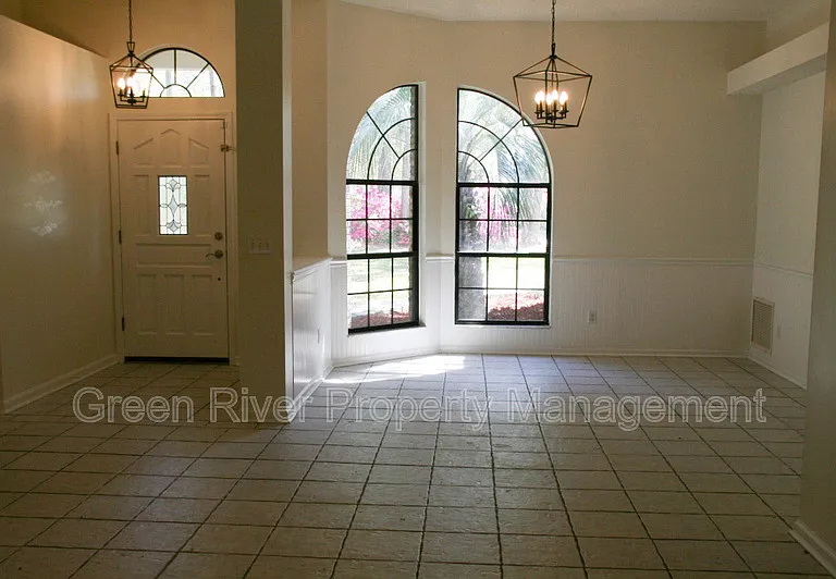 6106 Pine Ave — Photo 5