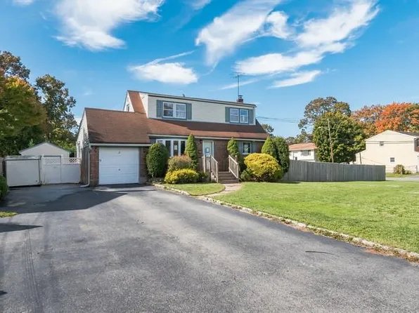 406 Higbie Lane, West Islip, NY 11795